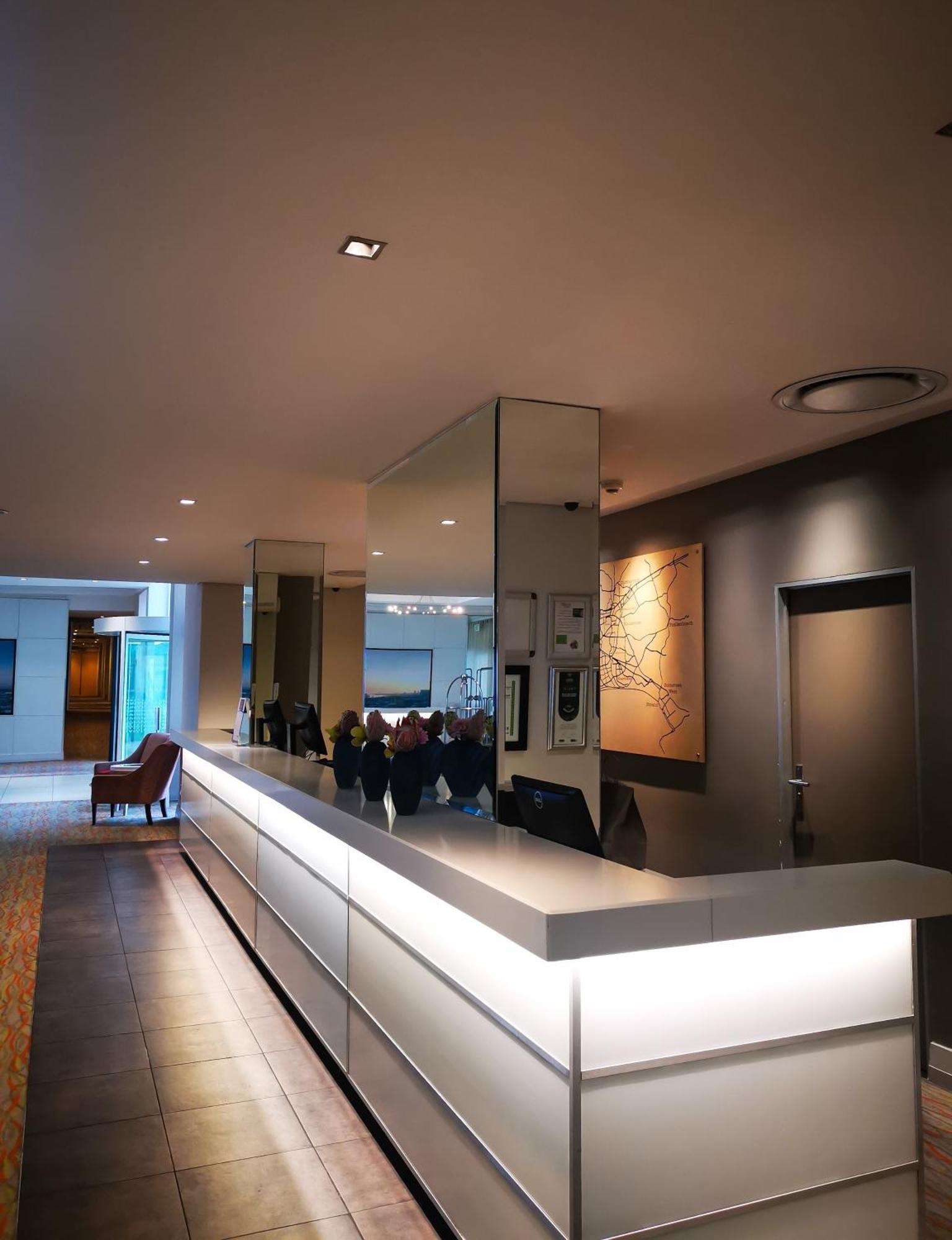 Garden Court Nelson Mandela Boulevard Κέιπ Τάουν Εξωτερικό φωτογραφία